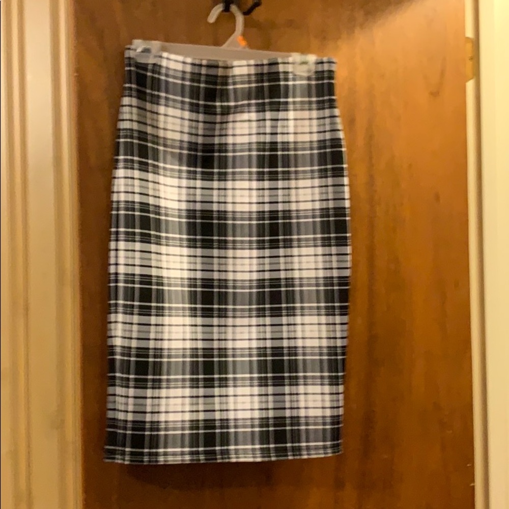 Black/white skirt